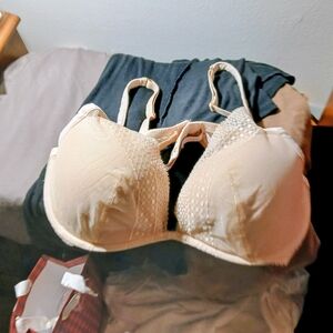 Victoria's Secret Cream Lace Bra